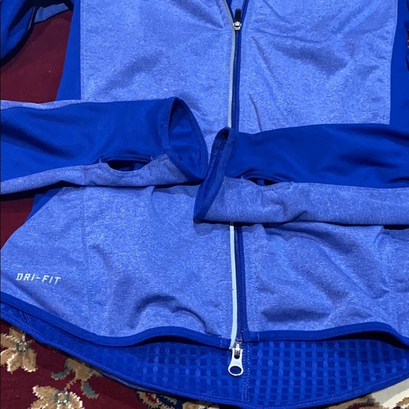 Nike - Picture 2 of 3